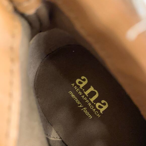 a.n.a Alford Women's Studded Faux Suede Ankle Boots Size 8 - Picture 10 of 10